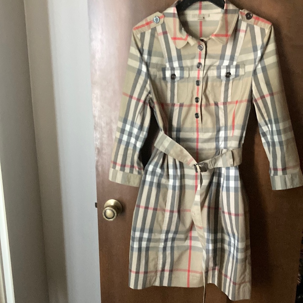 Woman Burberry dress